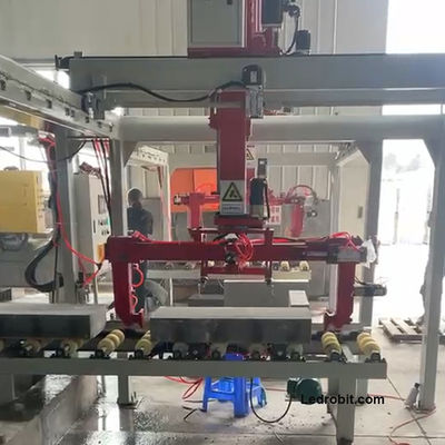 Sistema di caricamento e scarico automatico della macchina di pinza