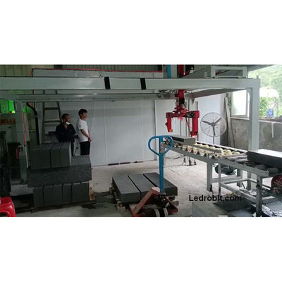 Sistema automatico di carico e scarico di palette per robot Clampo automatico con telaio