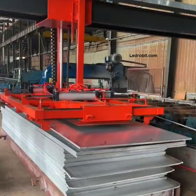 Robot automatico di carico e scarico di lastre di pietra e di cartoni di gesso
