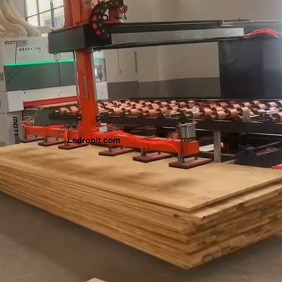Macchina di carico e scarico controllata da PLC